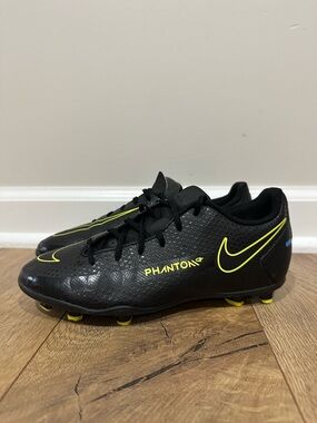 Youth Nike Phantom Soccer Cleats